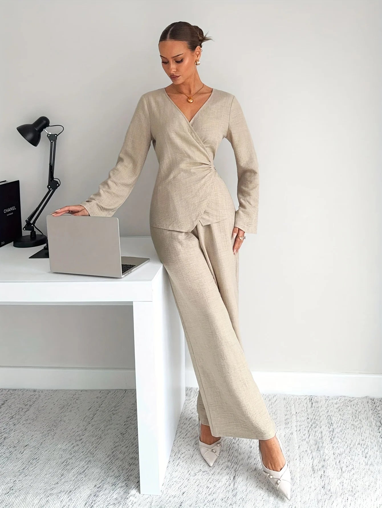 New Autumn Waist-Cinching Shirt Set Elegant Two-Piece Casual Comfortable Ensemble Fashionable Trendy Look